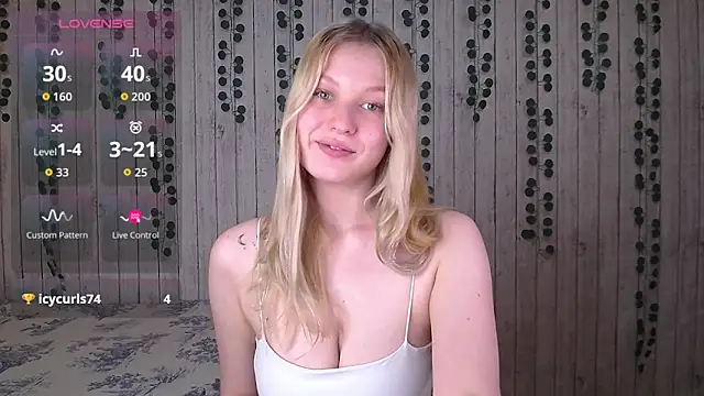 EmiliaDuchess online show from December 2025 02:00:02 PM