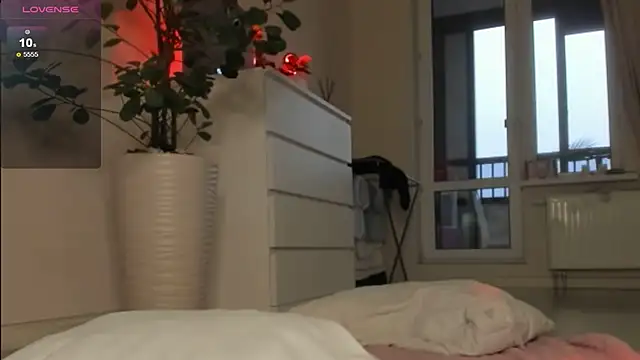 agelandreww online show from November 2025 12:27:01 PM