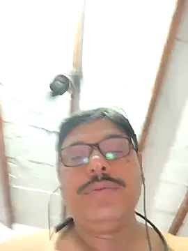 Snapshot of Srmotrs chatting on October 2025 07:01:02 PM Srmotrs online show from October 2025 07:01:02 PM