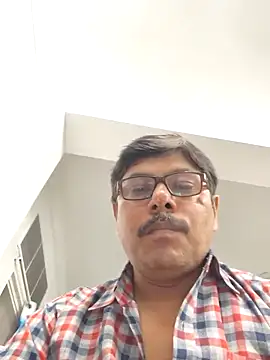 Snapshot of Srmotrs chatting on October 2025 01:08:01 PM Srmotrs online show from October 2025 01:08:01 PM