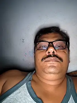 Snapshot of Srmotrs chatting on October 2025 12:32:02 AM Srmotrs online show from October 2025 12:32:02 AM