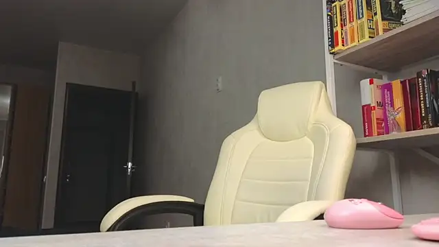 Marietta Castro online show from November 2025 02:27:02 PM