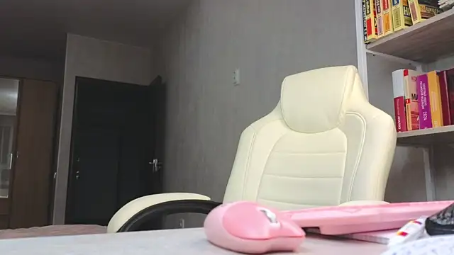 Marietta Castro online show from November 2025 01:37:02 PM