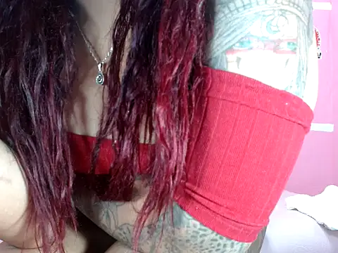 escarlett hott online show from October 2025 04:00:01 AM