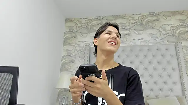 Snapshot of Kev_jenner chatting on September 2025 07:30:01 PM Kev jenner online show from September 2025 07:30:01 PM