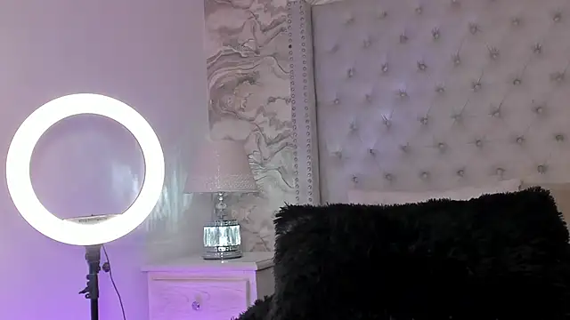 Kev jenner online show from November 2025 08:24:01 PM