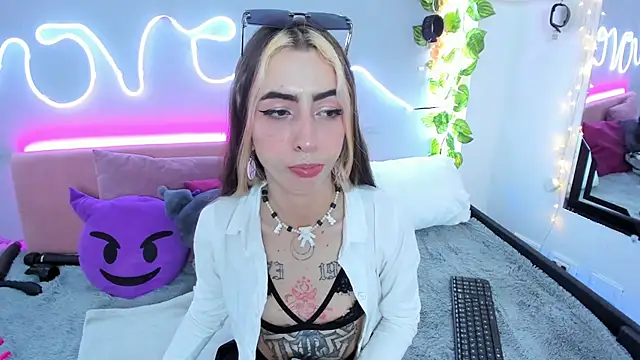 Snapshot of YouliteSllut2 chatting on February 2025 10:04:02 PM YouliteSllut2 online show from February 2025 10:04:02 PM