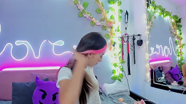 Snapshot of YouliteSllut2 chatting on January 2025 09:57:01 PM YouliteSllut2 online show from January 2025 09:57:01 PM