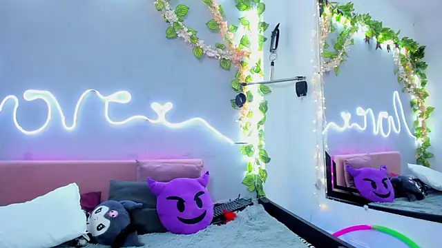 Snapshot of YouliteSllut2 chatting on March 2025 07:03:01 AM YouliteSllut2 online show from March 2025 07:03:01 AM