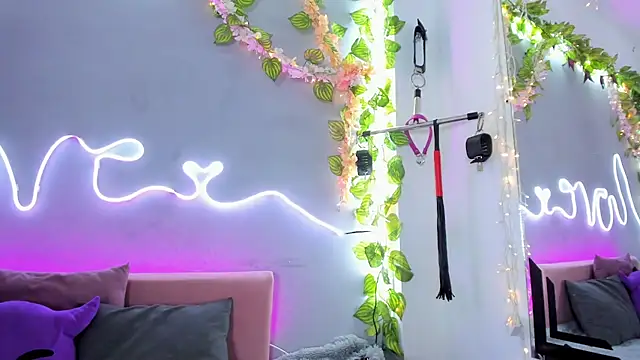 Snapshot of YouliteSllut2 chatting on February 2025 08:31:02 PM YouliteSllut2 online show from February 2025 08:31:02 PM