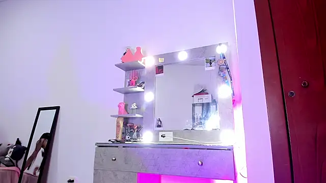 Snapshot of YouliteSllut2 chatting on December 2025 10:47:01 PM YouliteSllut2 online show from December 2025 10:47:01 PM