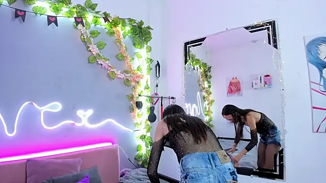 Snapshot of YouliteSllut2 chatting on February 2025 09:28:01 PM YouliteSllut2 online show from February 2025 09:28:01 PM