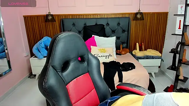 MEYLAGIA online show from February 2026 03:06:01 AM