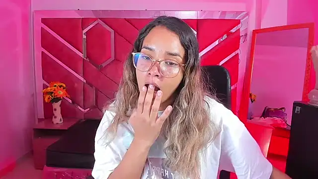 Snapshot of Olivia_Fox69 chatting on May 2026 04:19:02 AM Olivia Fox69 online show from May 2026 04:19:02 AM