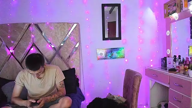 parejacaliente20154 online show from November 2025 11:00:02 AM