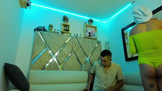 parejacaliente20154 online show from May 2026 11:02:01 AM