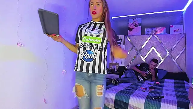 Snapshot of parejacaliente20154 chatting on February 2026 02:33:01 AM parejacaliente20154 online show from February 2026 02:33:01 AM