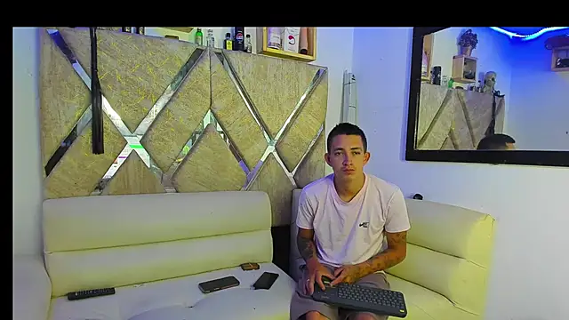 parejacaliente20154 online show from May 2026 10:33:02 AM