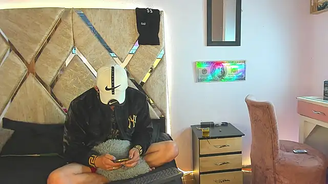 parejacaliente20154 online show from November 2025 09:02:02 AM