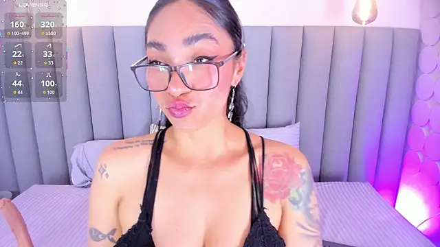 Snapshot of Leamonroe__ chatting on June 2026 10:07:02 PM Leamonroe online show from June 2026 10:07:02 PM
