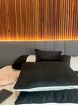 EmiilyAdams  online show from November 2025 10:24:02 PM