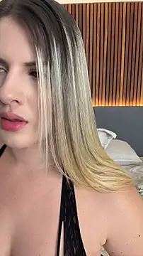 Snapshot of EmiilyAdams_ chatting on June 2026 09:08:01 PM EmiilyAdams online show from June 2026 09:08:01 PM