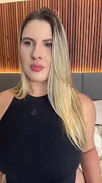 Snapshot of EmiilyAdams_ chatting on June 2026 10:11:01 PM EmiilyAdams online show from June 2026 10:11:01 PM