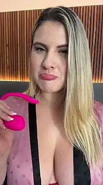 EmiilyAdams  online show from February 2026 10:33:02 PM