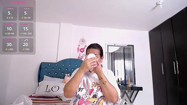 sofiamature01 online show from March 2026 03:33:01 PM