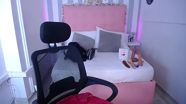 Lunna boobs online show from December 2025 04:26:02 AM