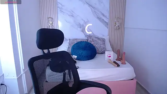 Lunna boobs online show from February 2026 03:07:02 AM