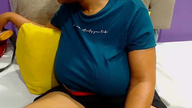 YELLOWBUSTYMELLONS online show from November 2025 05:33:01 AM