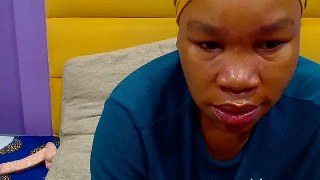 YELLOWBUSTYMELLONS online show from October 2025 07:58:02 PM