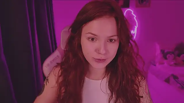 Snapshot of Elsie_Ginger chatting on December 2024 09:22:01 PM Elsie Ginger online show from December 2024 09:22:01 PM