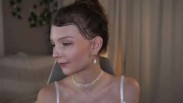 Snapshot of CindyGarrison chatting on December 2025 10:21:02 PM CindyGarrison online show from December 2025 10:21:02 PM