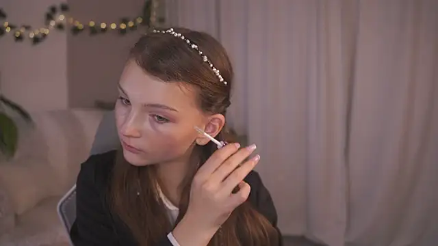 Snapshot of CindyGarrison chatting on September 2025 12:44:02 AM CindyGarrison online show from September 2025 12:44:02 AM