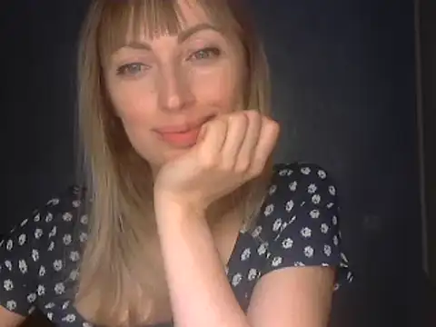 Snapshot of EffectMaya chatting on February 2026 06:18:01 PM EffectMaya online show from February 2026 06:18:01 PM