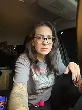 BeautifulMesss online show from April 2026 10:49:01 PM