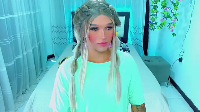 Snapshot of TaylorMon chatting on February 2026 08:09:01 PM TaylorMon online show from February 2026 08:09:01 PM