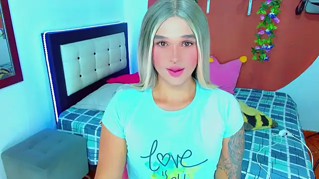 Snapshot of TaylorMon chatting on January 2026 02:37:02 AM TaylorMon online show from January 2026 02:37:02 AM