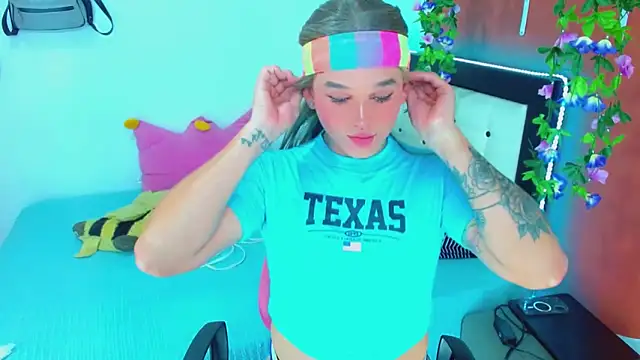 Snapshot of TaylorMon chatting on January 2026 07:50:02 PM TaylorMon online show from January 2026 07:50:02 PM