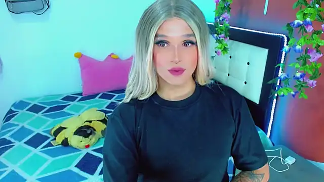 Snapshot of TaylorMon chatting on December 2025 07:00:01 AM TaylorMon online show from December 2025 07:00:01 AM