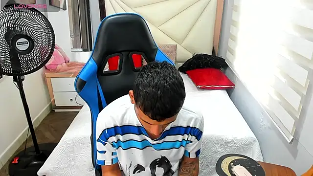 Snapshot of Backsex_boy chatting on October 2025 01:01:02 PM Backsex boy online show from October 2025 01:01:02 PM