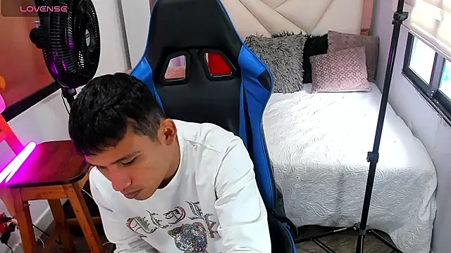 Snapshot of Backsex_boy chatting on September 2025 03:45:02 PM Backsex boy online show from September 2025 03:45:02 PM