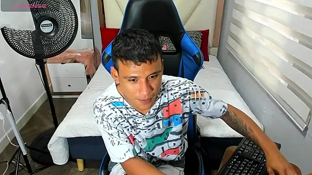 Backsex boy online show from October 2025 12:04:01 PM