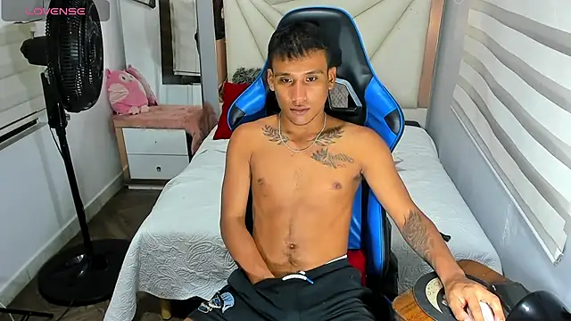 Snapshot of Backsex_boy chatting on October 2025 08:16:02 AM Backsex boy online show from October 2025 08:16:02 AM