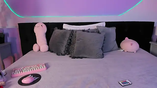 Julieta Cortes   online show from December 2025 12:04:02 PM