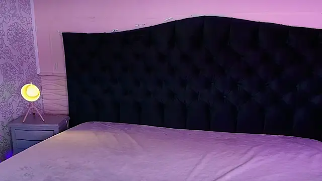 Julieta Cortes   online show from April 2026 12:06:01 PM