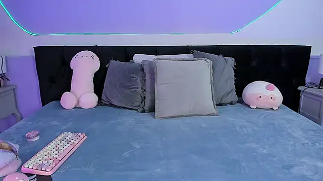 Julieta Cortes   online show from November 2025 11:47:01 AM