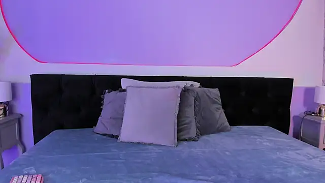 Julieta Cortes   online show from November 2025 12:17:02 PM